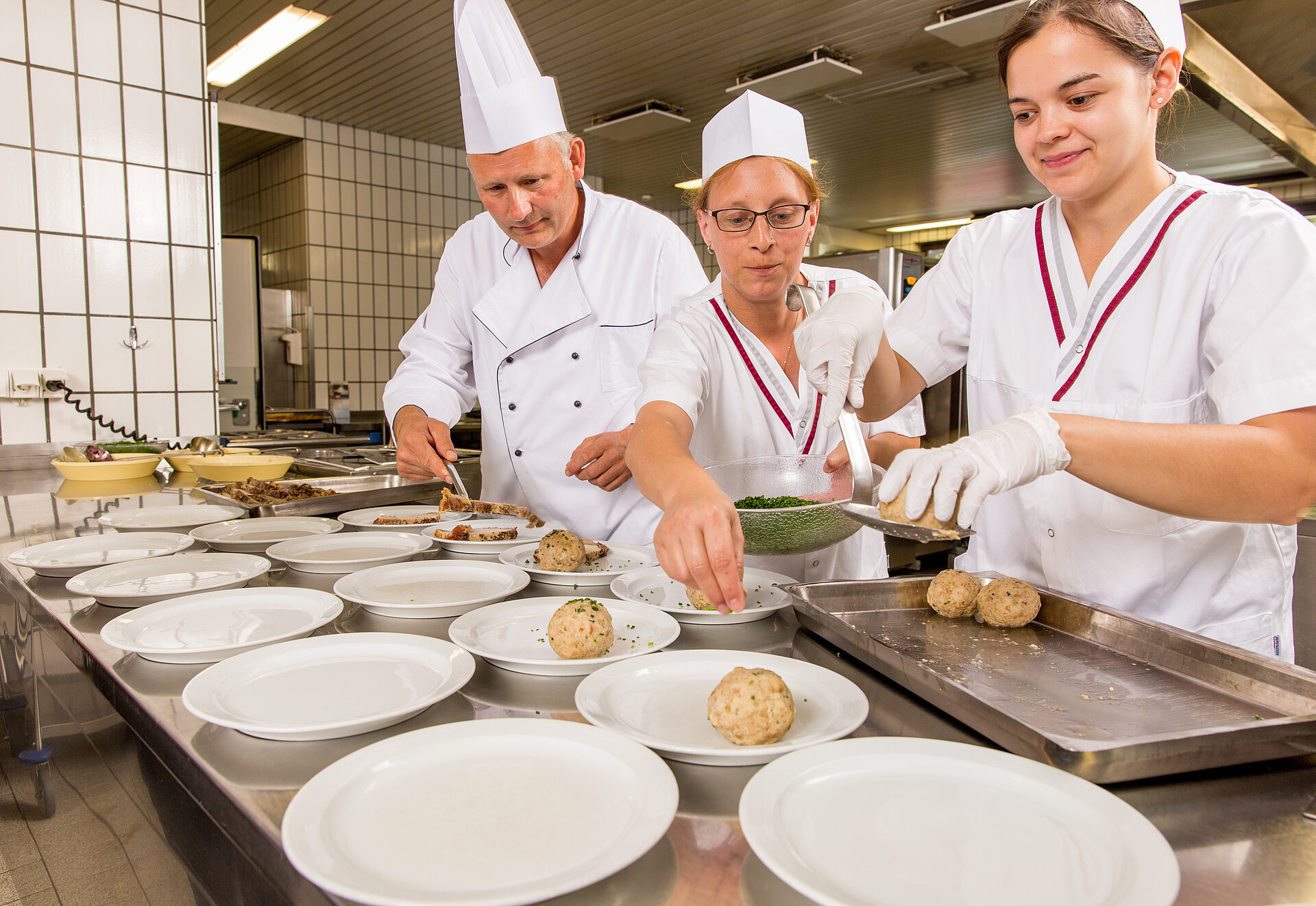 Küchenhilfe (m/w/d) Küchenhilfe (m/w/d)